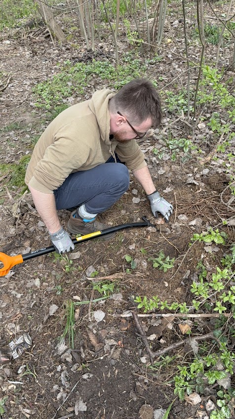 Członek zespołu w trakcie pracy