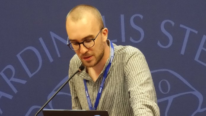 Piotr Statucki presents at the 2025 EUSSSI conference